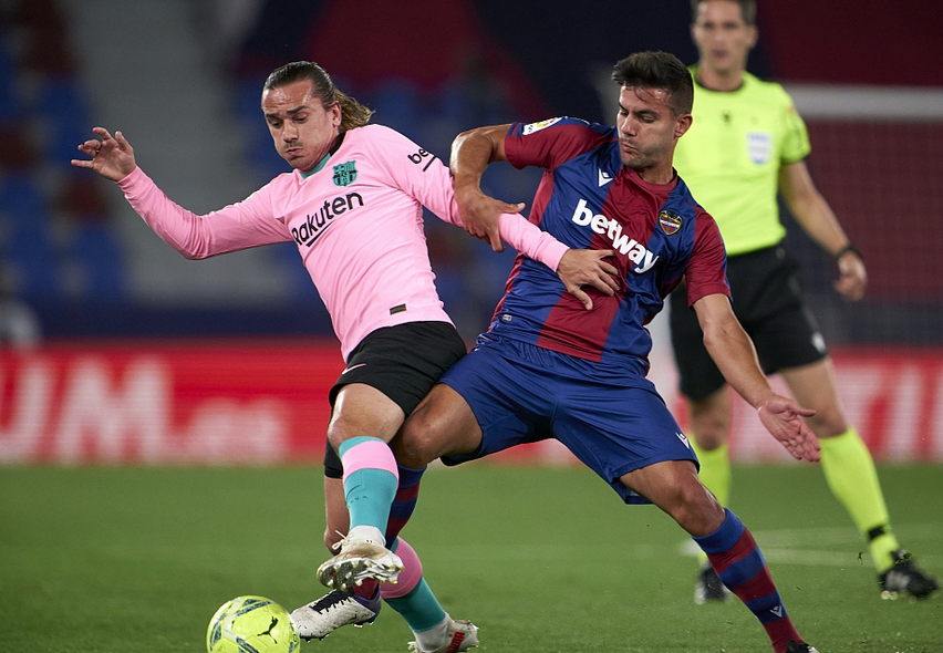 爱游戏最好玩的游戏 蒂姆重返赛场，重要助攻首场状态出色，巴塞罗那观众沸腾！引发球迷热议