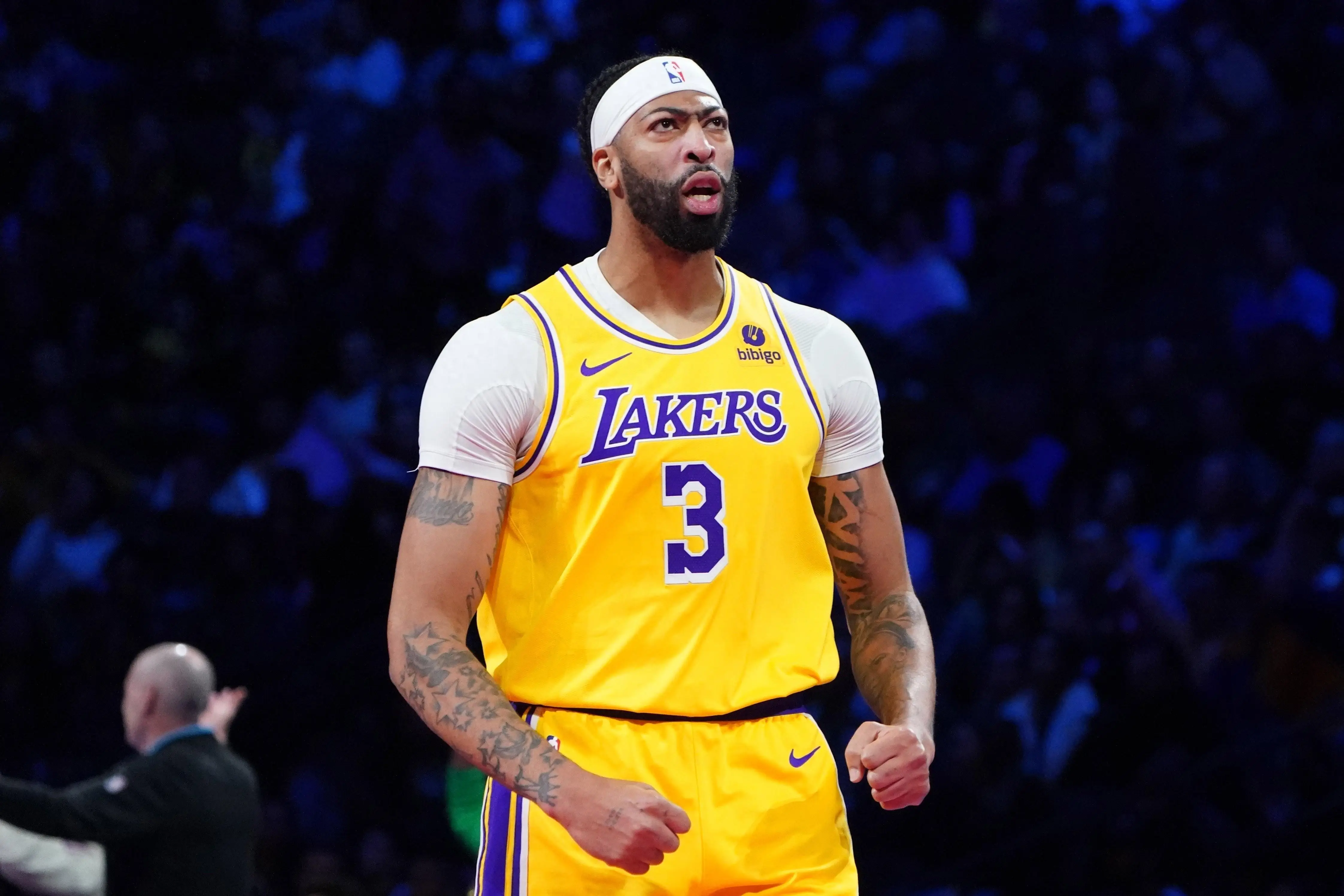 爱游戏手游推荐关于浓眉哥回归赛场，问鼎冠军首场状态亮眼，DWG观众沸腾！的信息