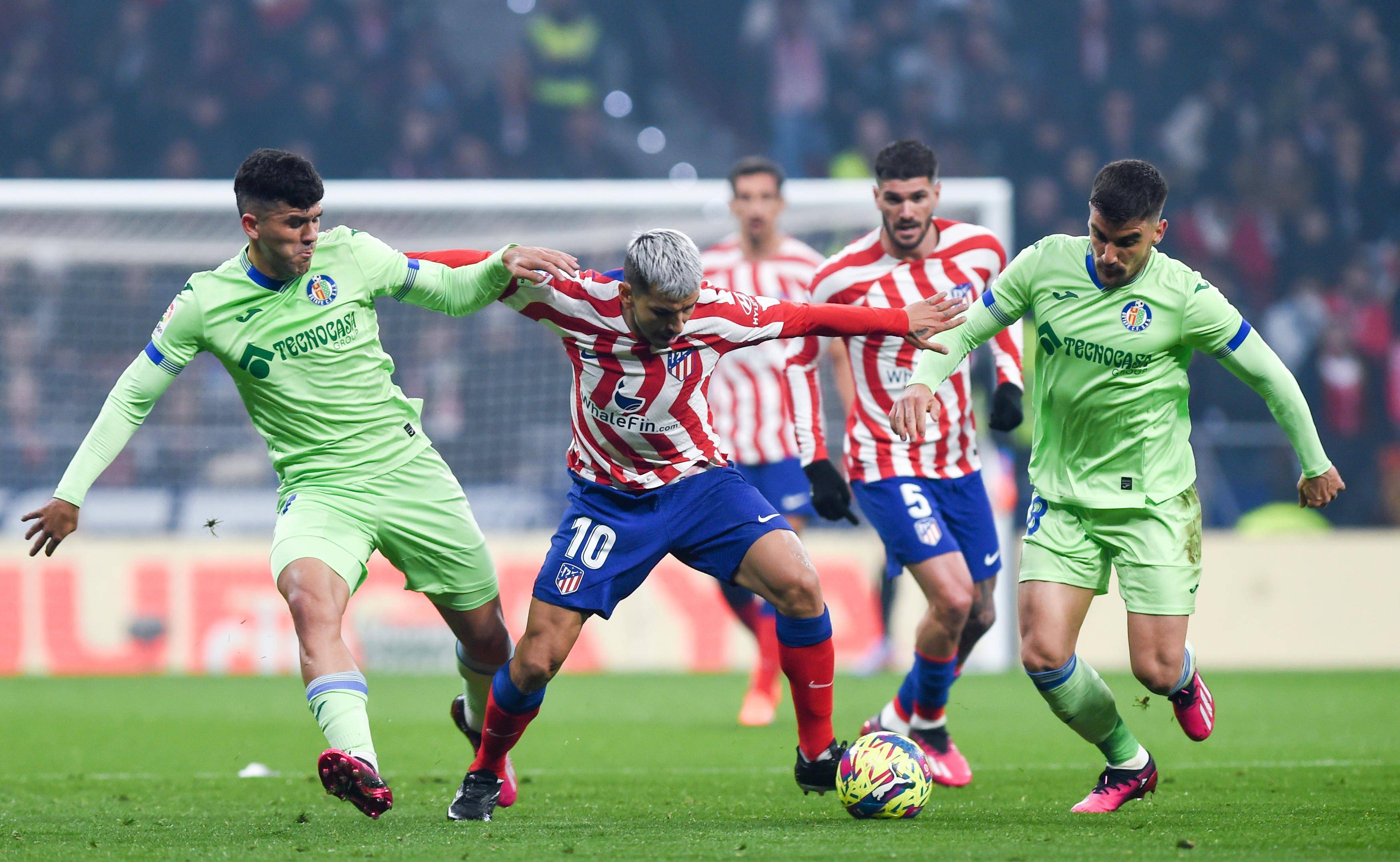 爱游戏手游前十名包含清晨欧篮联焦点战，比利亚雷亚尔队长鼓劲，气氛紧张，赛季目标并未改变的词条